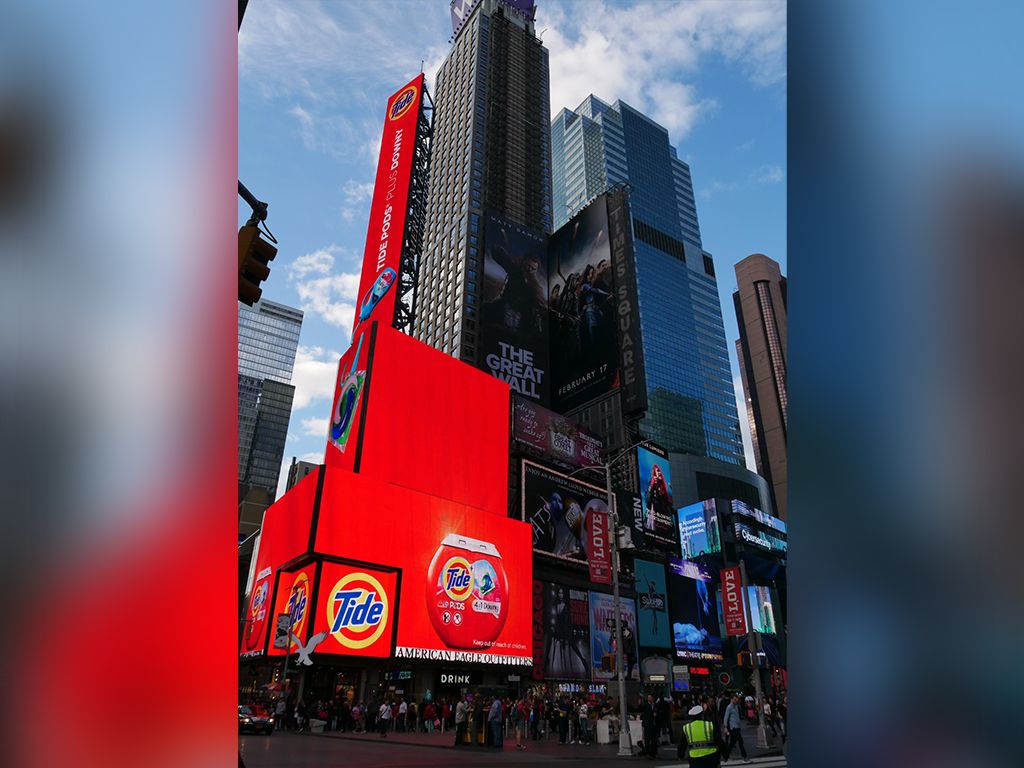Grow your brand with digital out of home